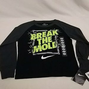 The Nike Tee Lnog Sleeves *Kids